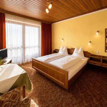 Gaestehaus Oberheinricher بيت ريفي *